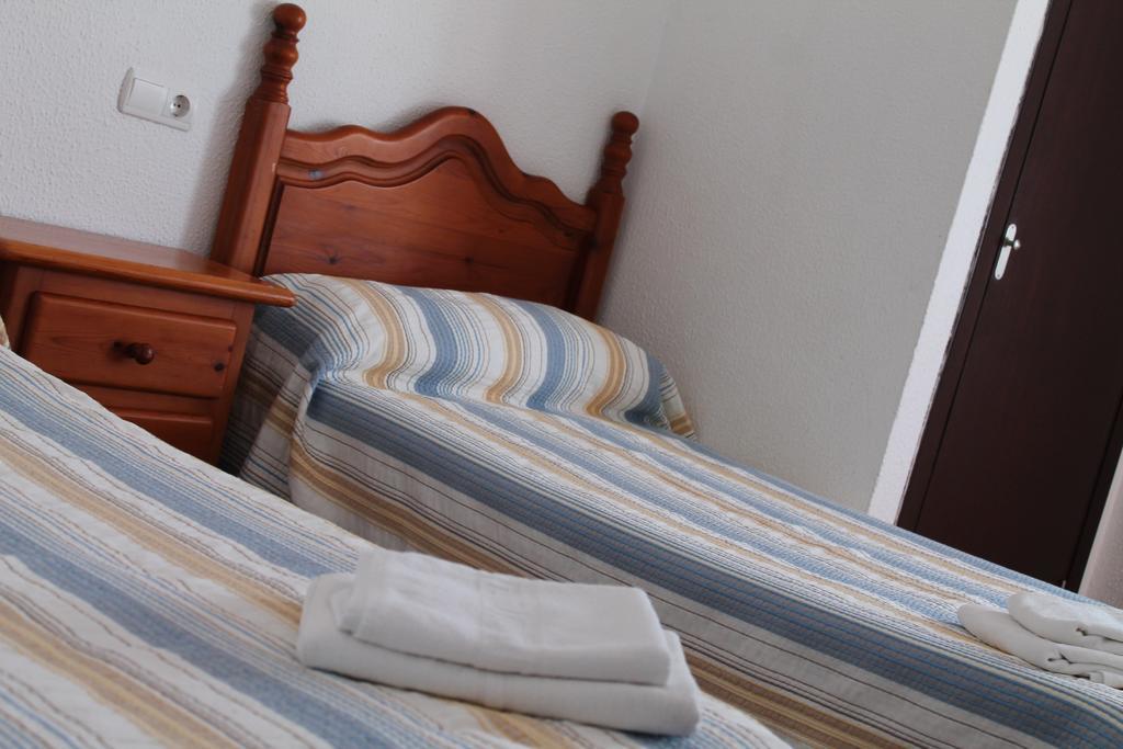Hostal Montilla Sotogrande توريغواديارو الغرفة الصورة