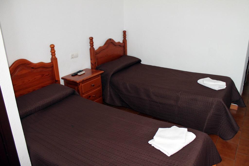 Hostal Montilla Sotogrande توريغواديارو المظهر الخارجي الصورة