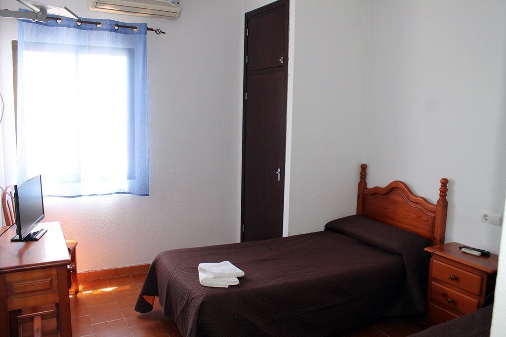 Hostal Montilla Sotogrande توريغواديارو المظهر الخارجي الصورة
